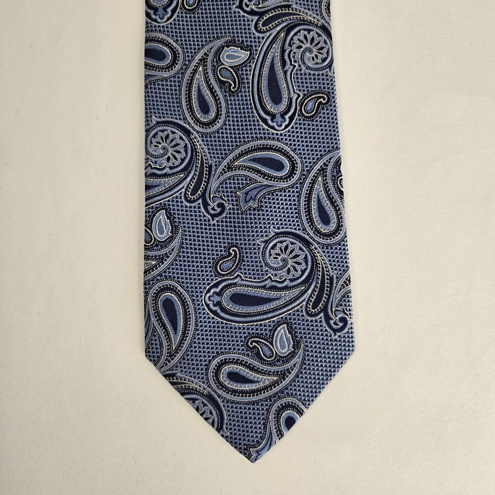 Jos A Bank Signature Collection %100 Silk Navy and Blue Paisley Men's Tie